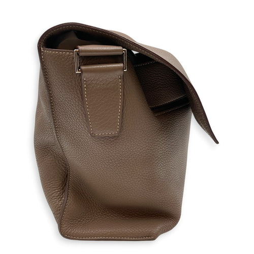Alfred Messenger Bag 35 Etoupe in Clemence CL2605-21355 3