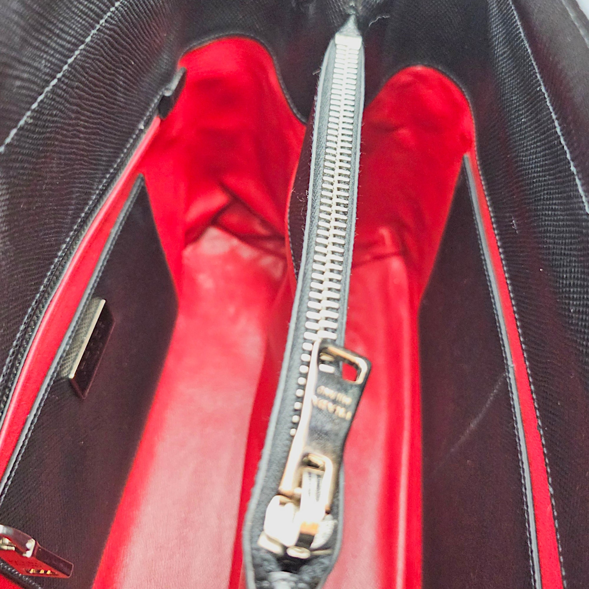 Twist Galleria Black Shoulder Bag in Saffiano Leather Silver hardware
