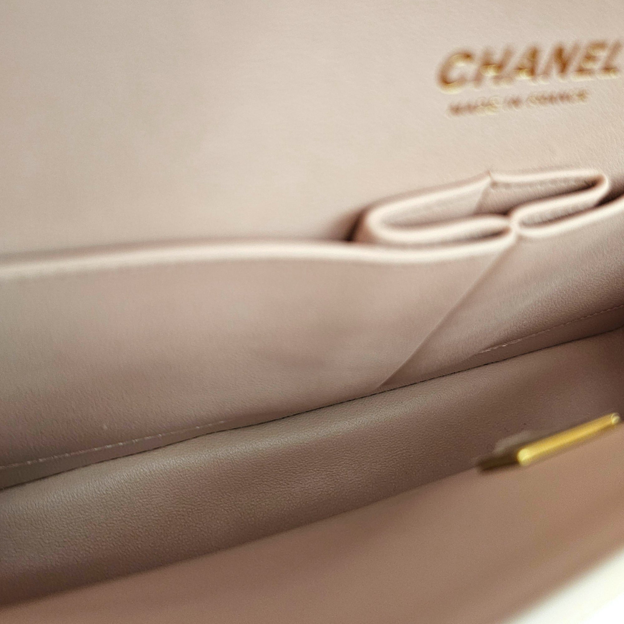 Classic Flap Medium Pink Shoulder Bag in Caviar Leather Gold hardware CL2605-21401 6