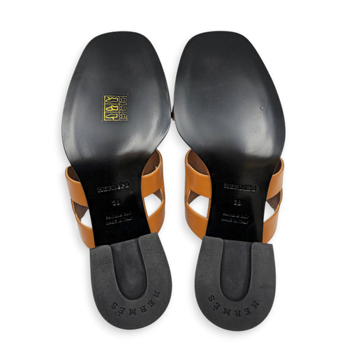 Grace Sandal. Sz: 38 Naturel Sandals in Calfskin