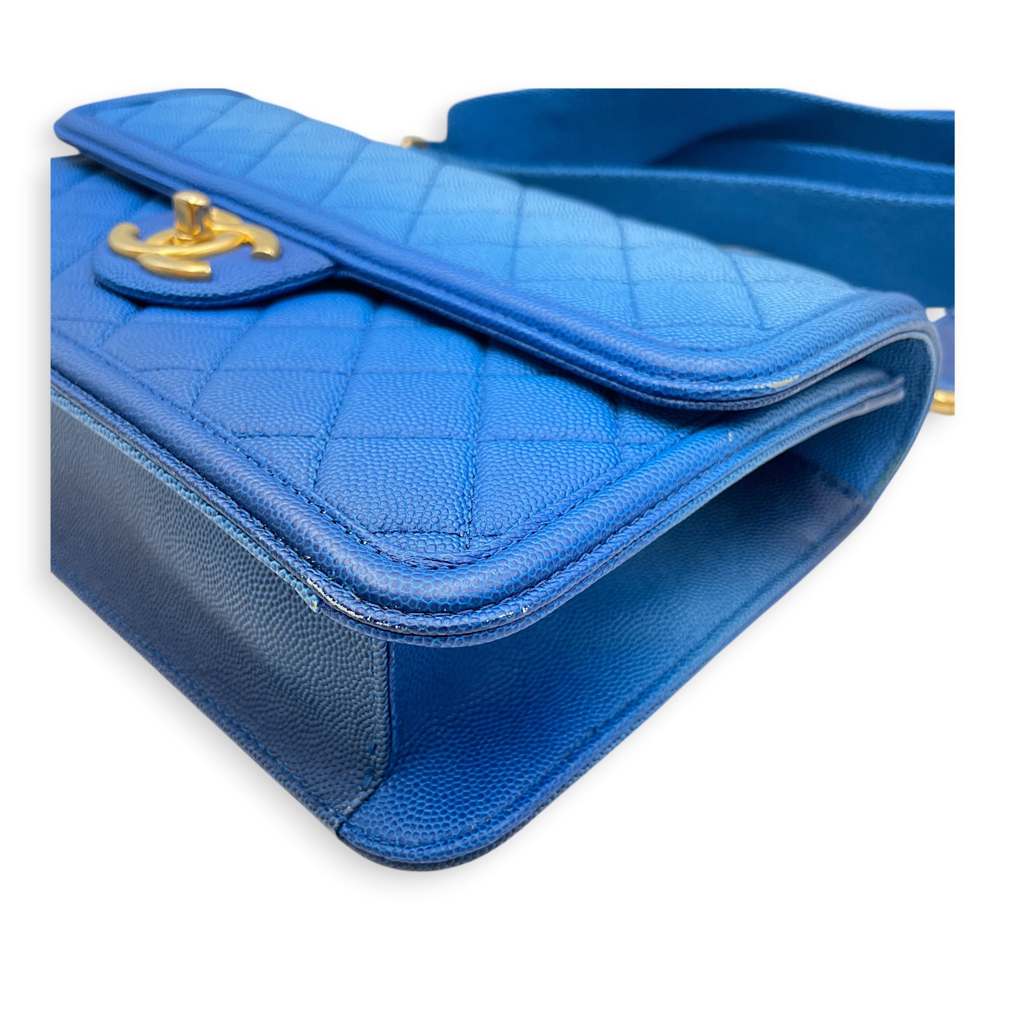 Quilted Sunset on the Sea Flap 25 Blue Shoulder Bag in Caviar Leather Gold hardware