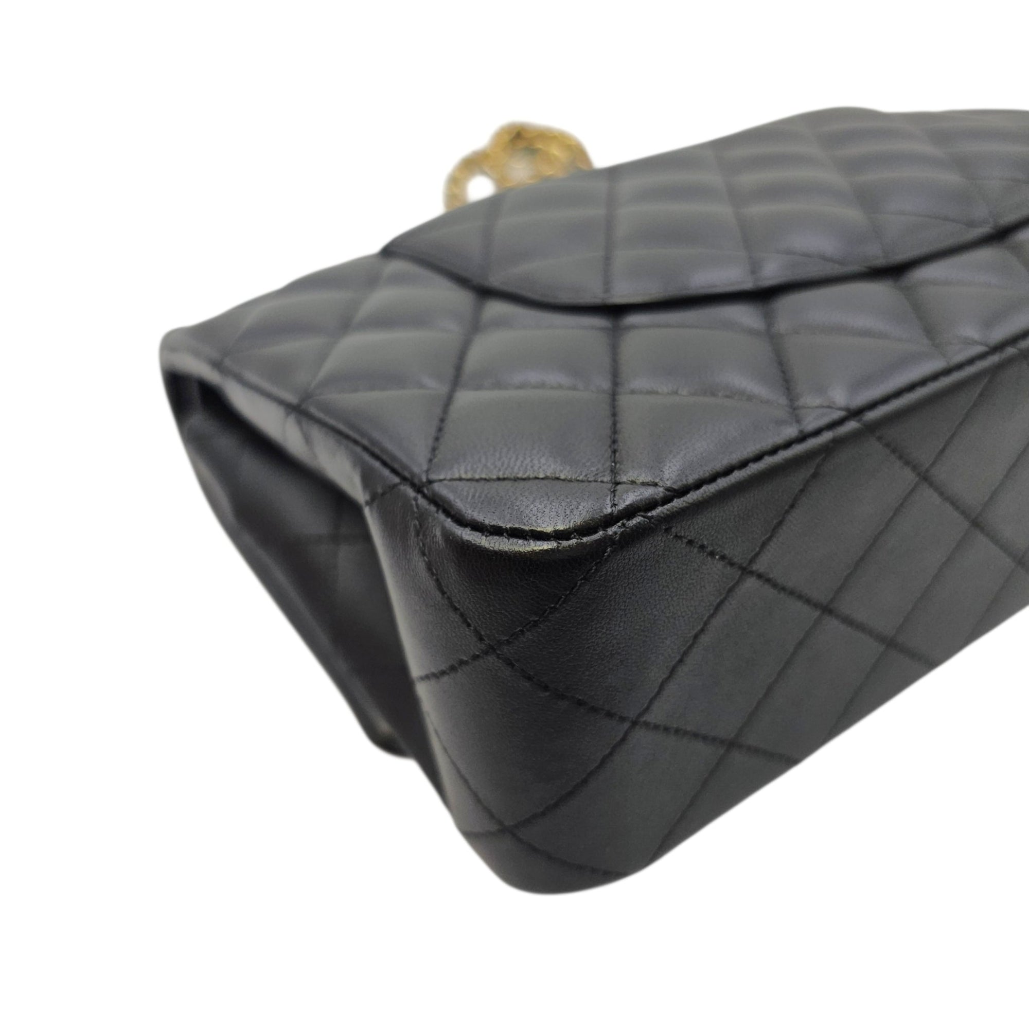 Classic Flap Medium Black Shoulder Bag in Lambskin Gold hardware CL2606-21751 13