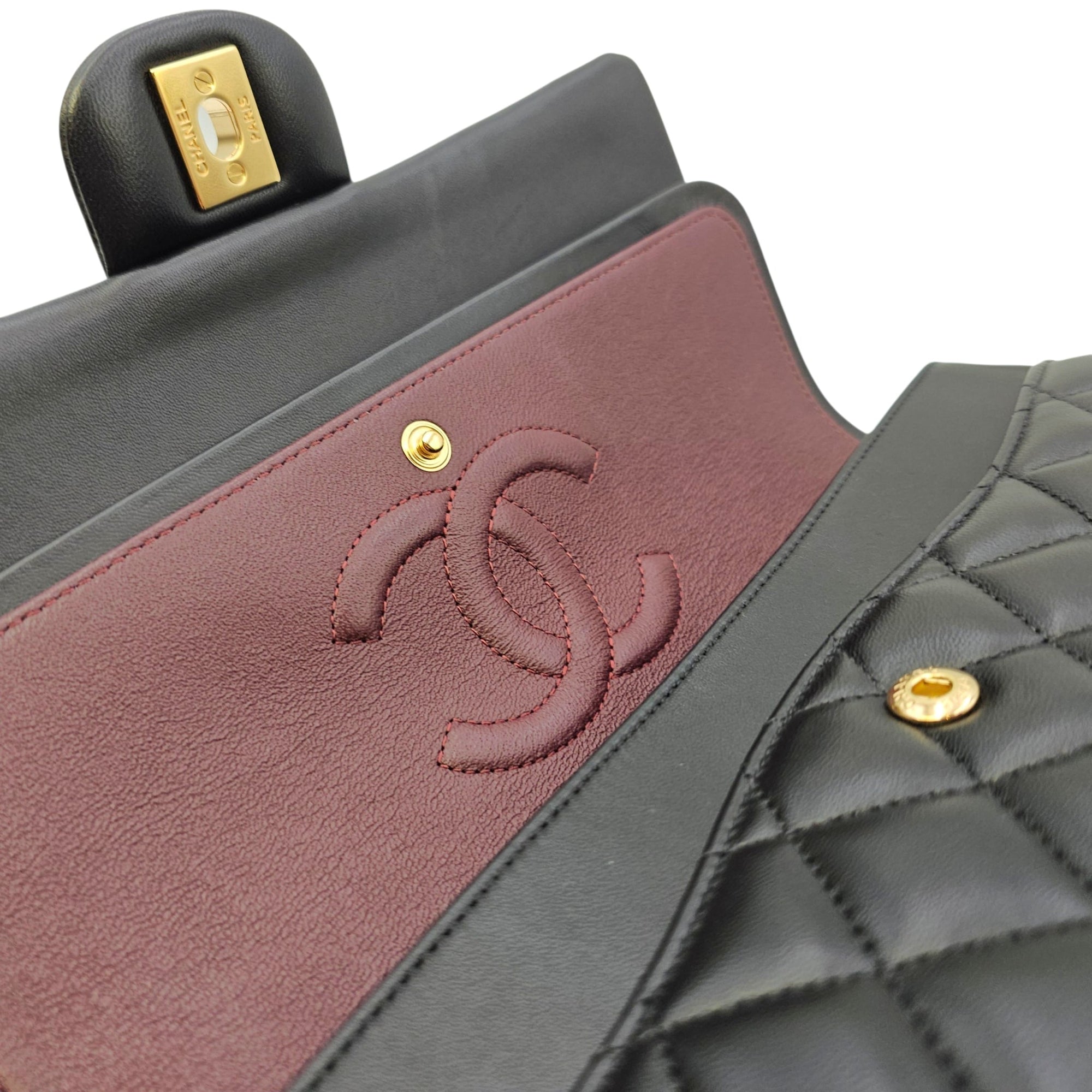 Classic Flap Medium Black Shoulder Bag in Lambskin Gold hardware CL2606-21751 16