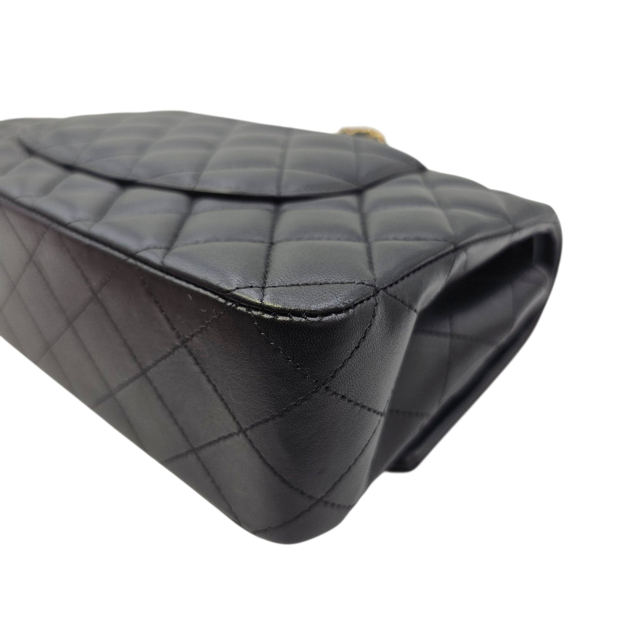 Classic Flap Medium Black Shoulder Bag in Lambskin Gold hardware CL2606-21751 7