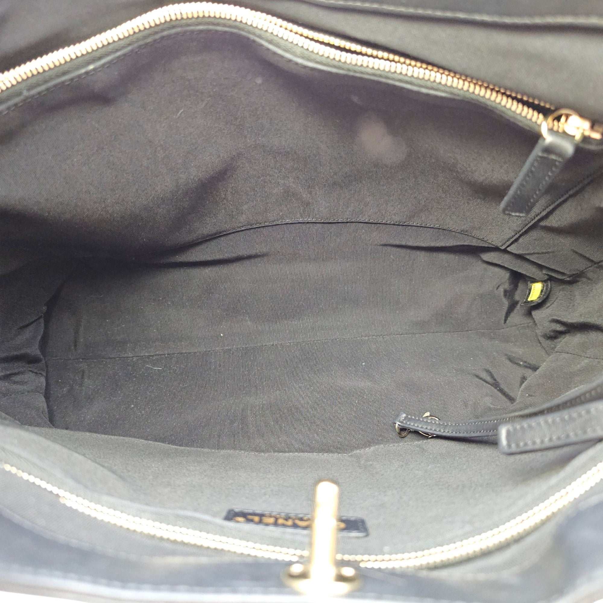 31 Shopping Tote 37 Black Top Handle Bag in Distressed Leather Gold hardware CL2606-21796 6
