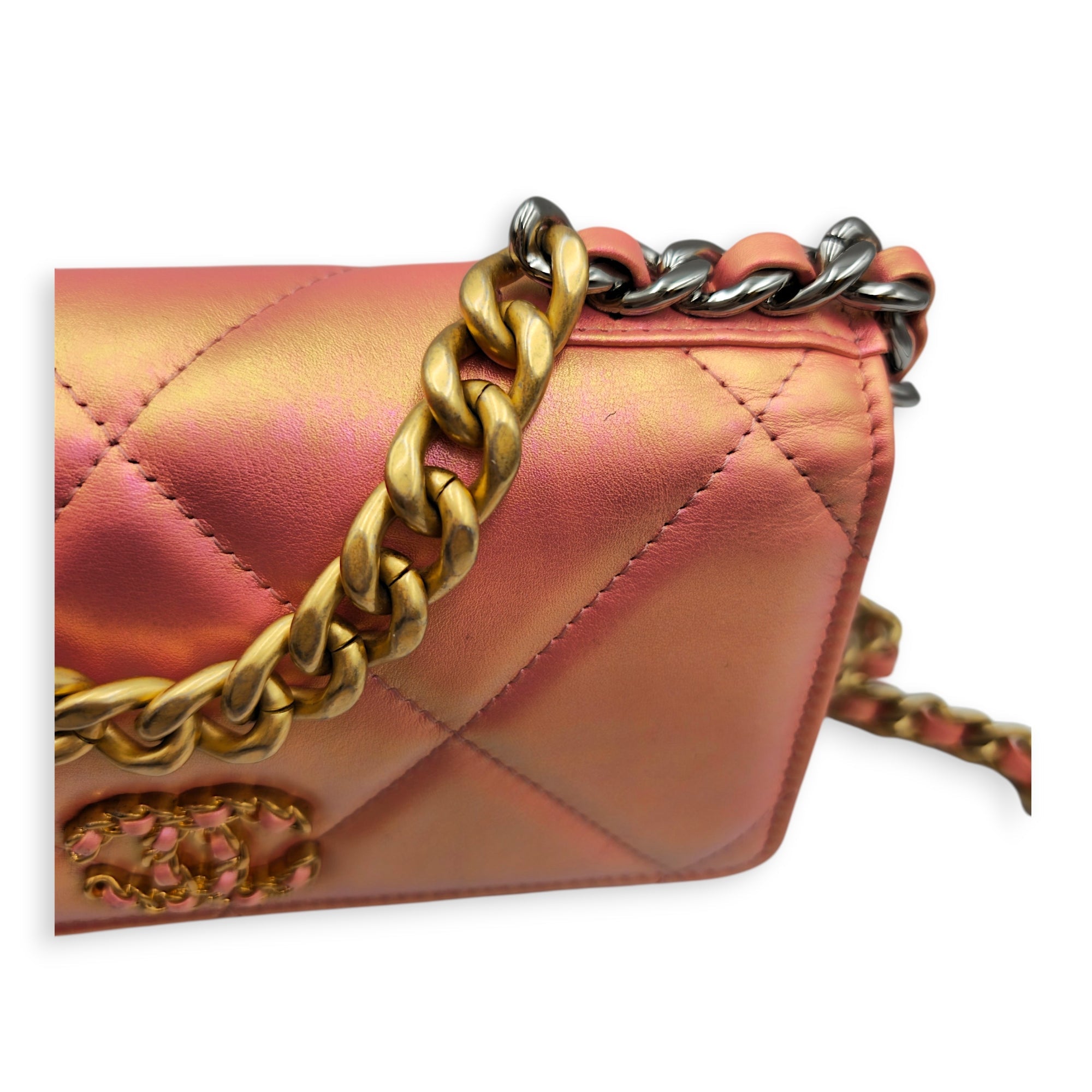 Wallet On Chain Iridescent Peach in Calfskin Mixed hardware CL2606-21899 12