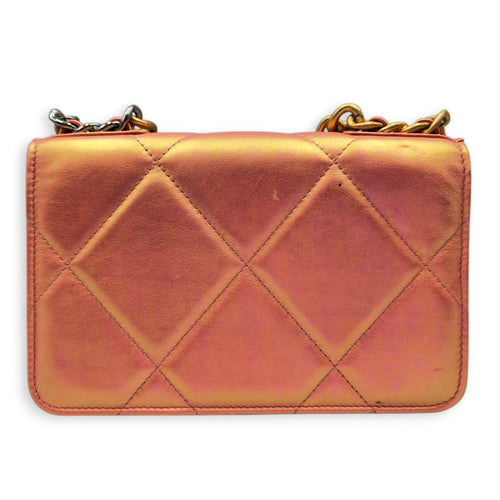 Wallet On Chain Iridescent Peach in Calfskin Mixed hardware CL2606-21899 2