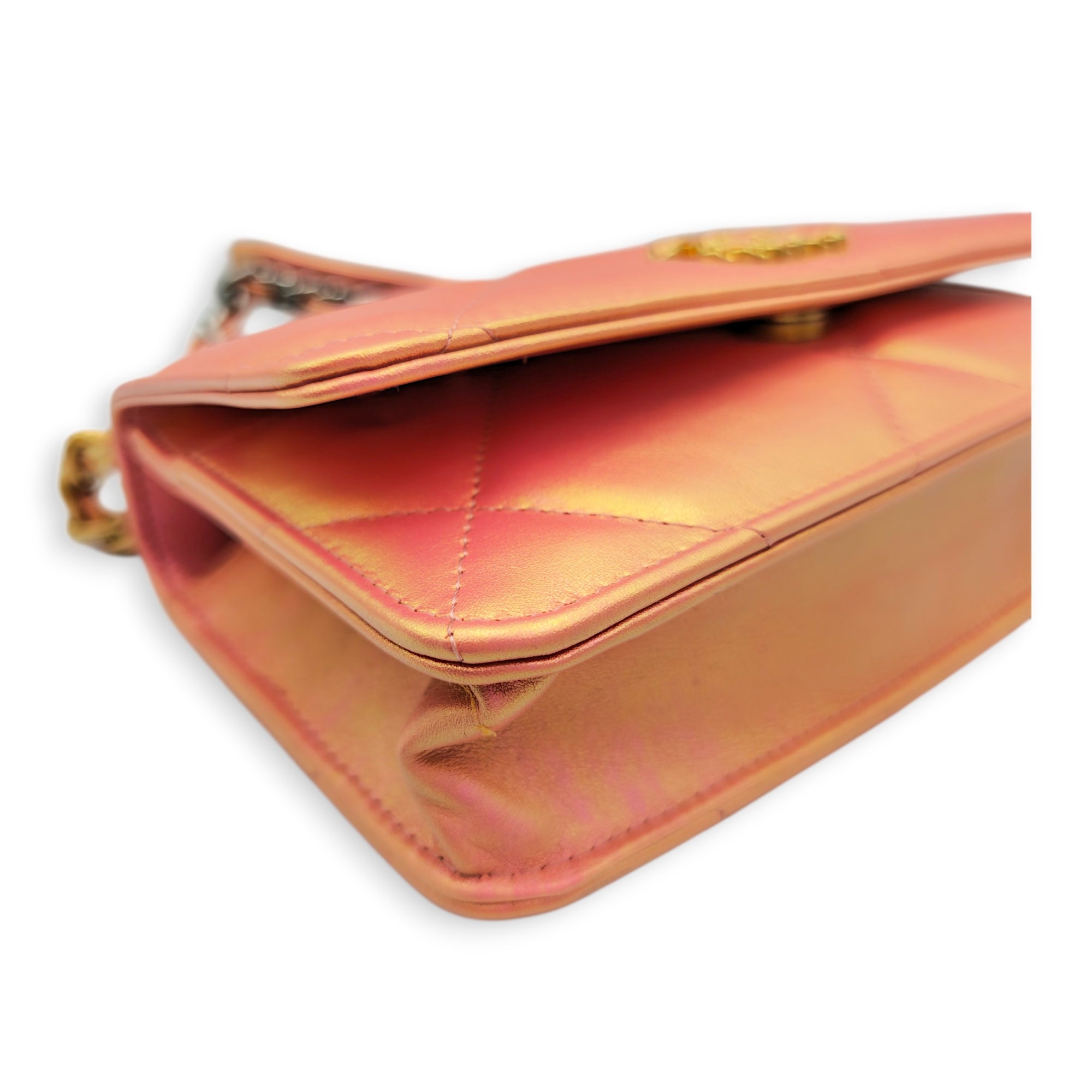 Wallet On Chain Iridescent Peach in Calfskin Mixed hardware CL2606-21899 9