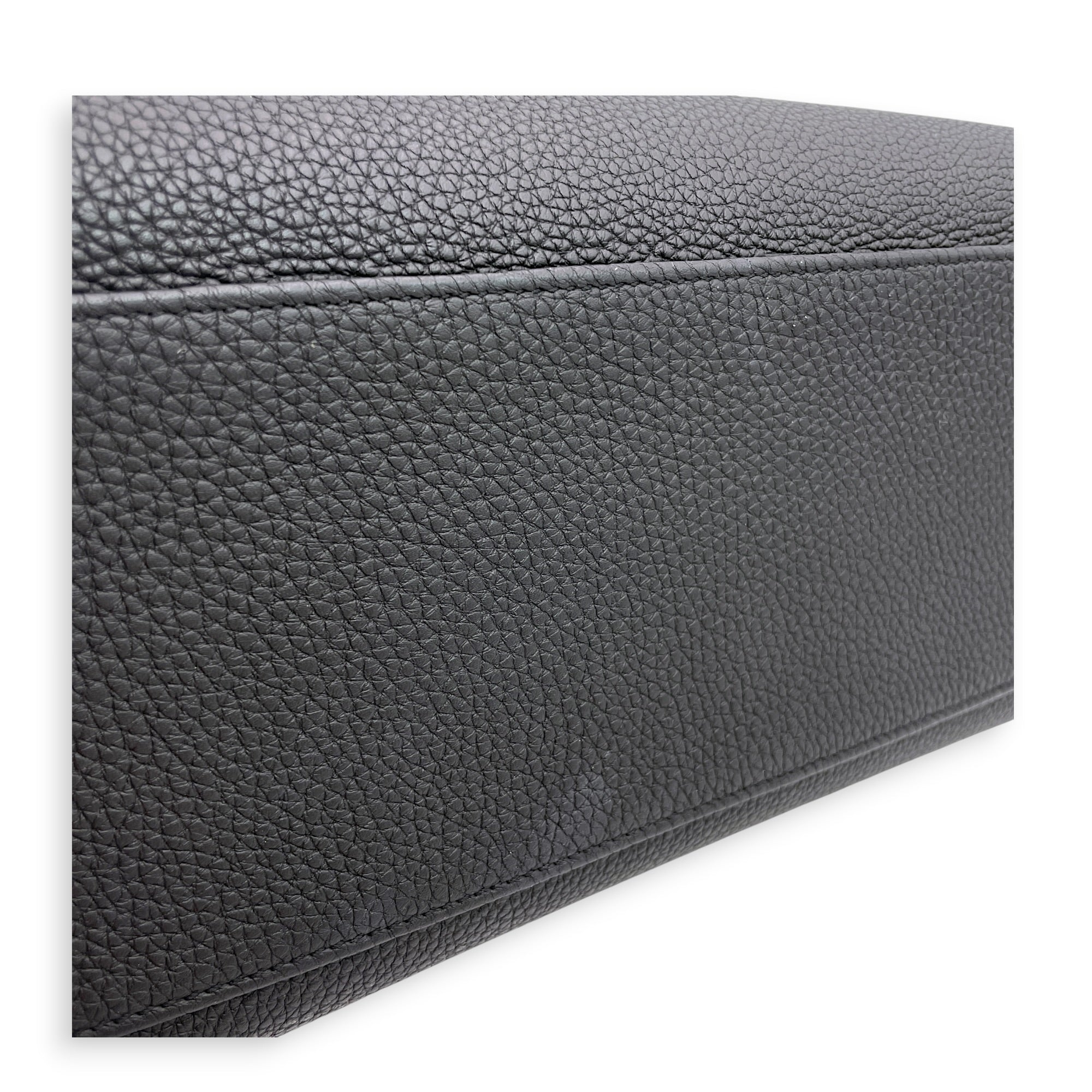 Kelly 32 Noir in Togo Gold hardware CL2606-22115 9