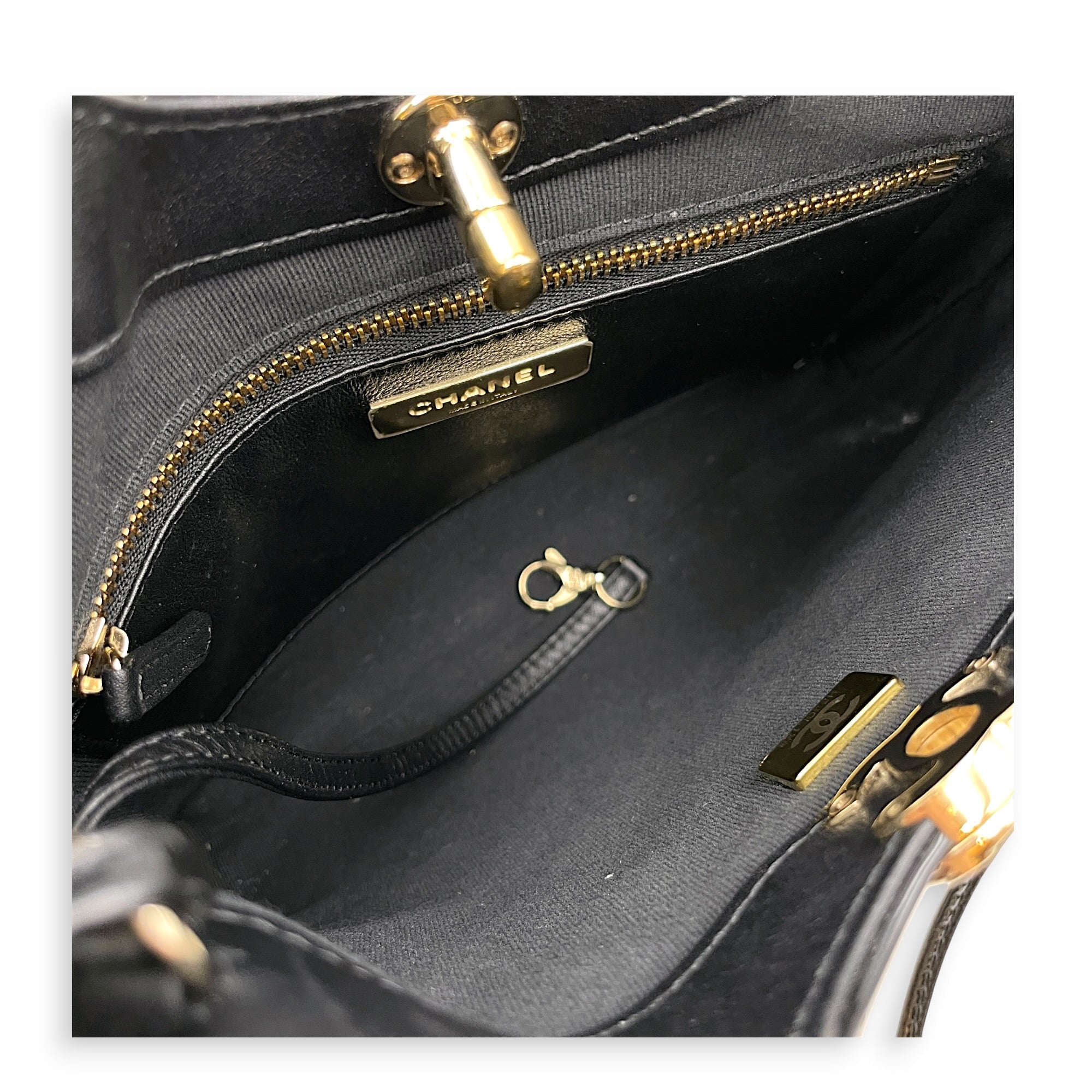 31 Shopping Tote Small White Shoulder Bag in Patent Leather Gold hardware CL2607-22222 8