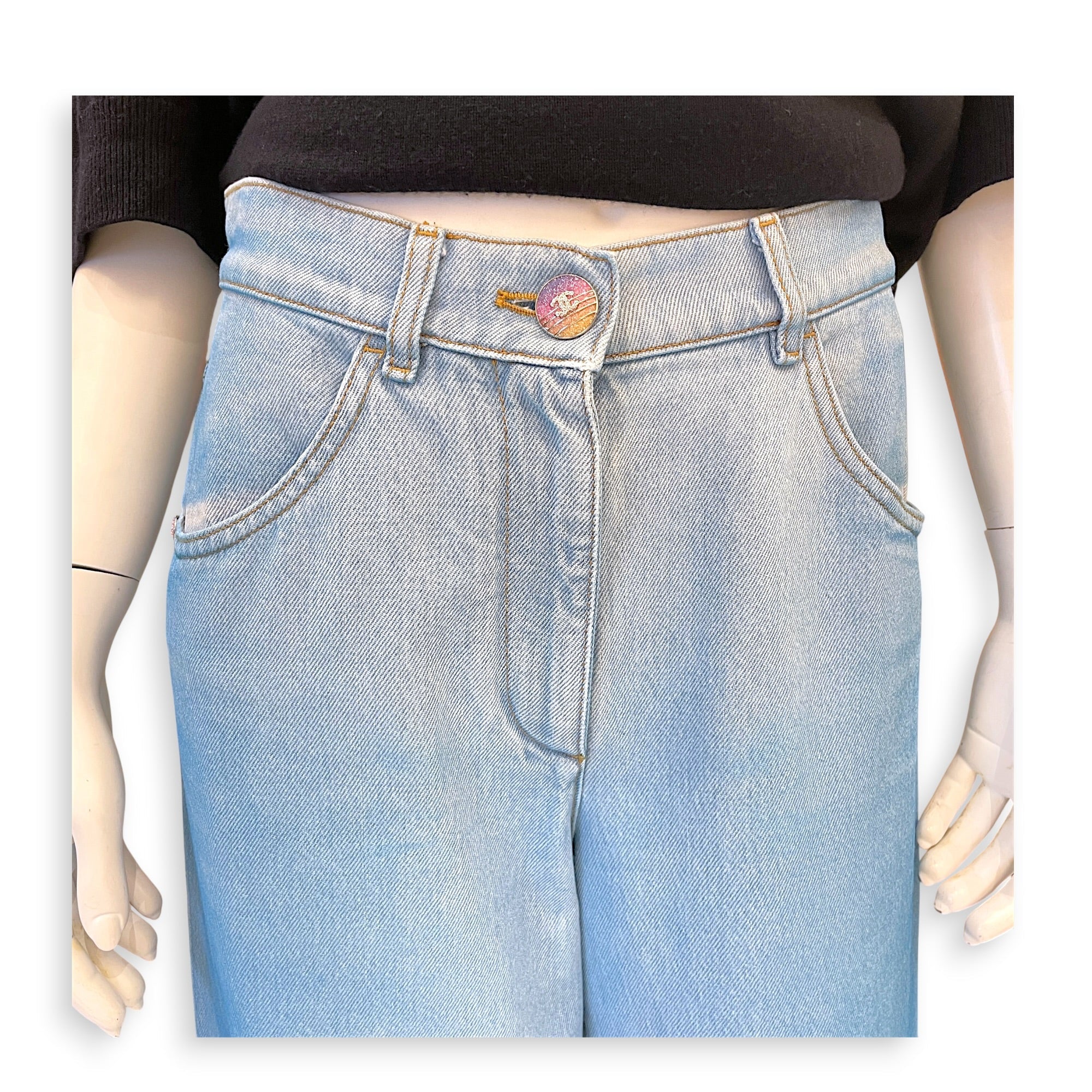 Light Wash blue Denim Jeans with rainbow -coloured button Size 36  Blue Ready-To-Wear in Cotton CL2607-22248 3
