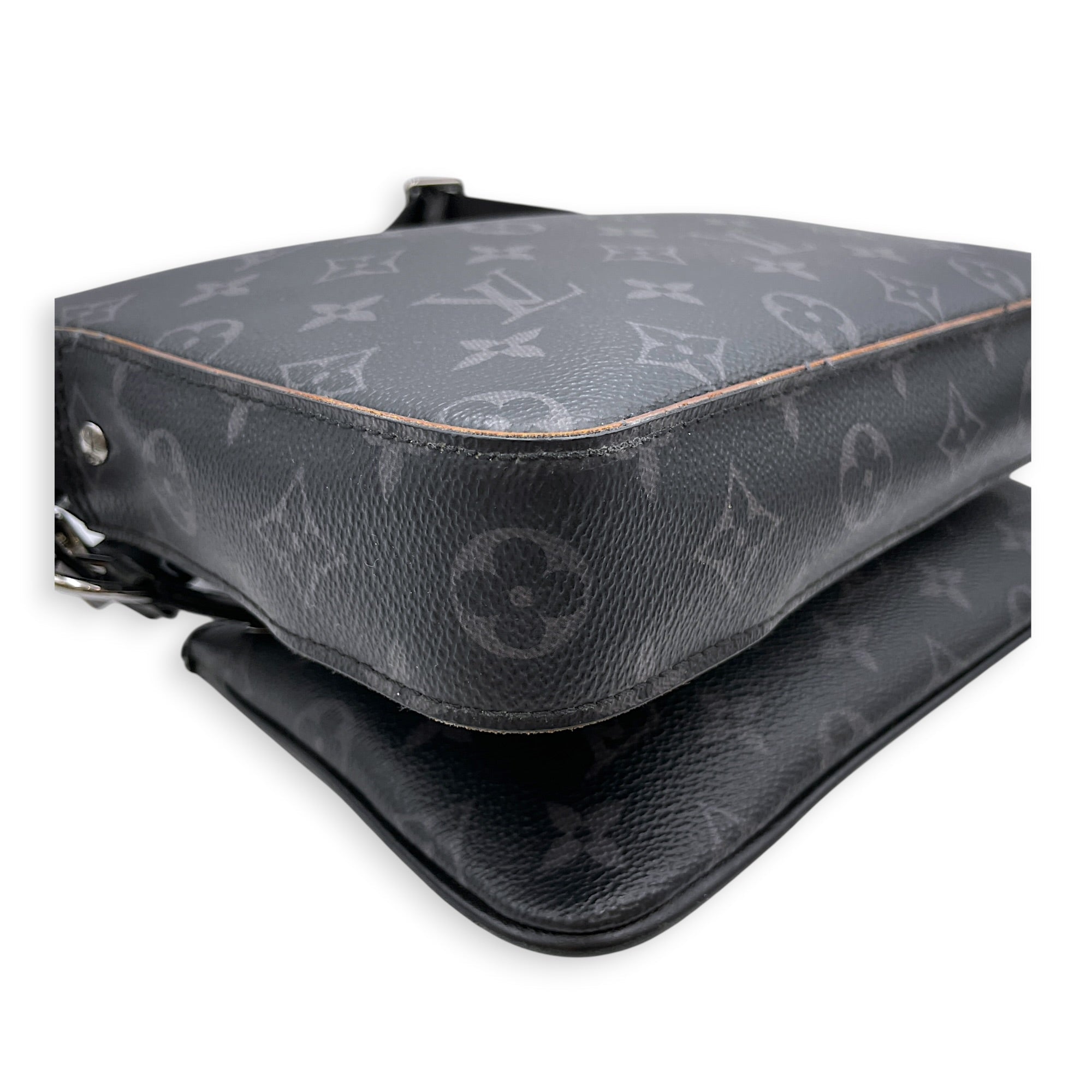 Tri Messenger Eclipse Monogram Reverse Grey Crossbody Bag in Canvas Silver hardware CL2607-22286 6