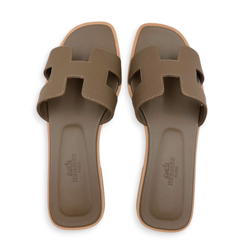 Oran 35 Etoupe Sandals in Epsom CL2607-22479 1