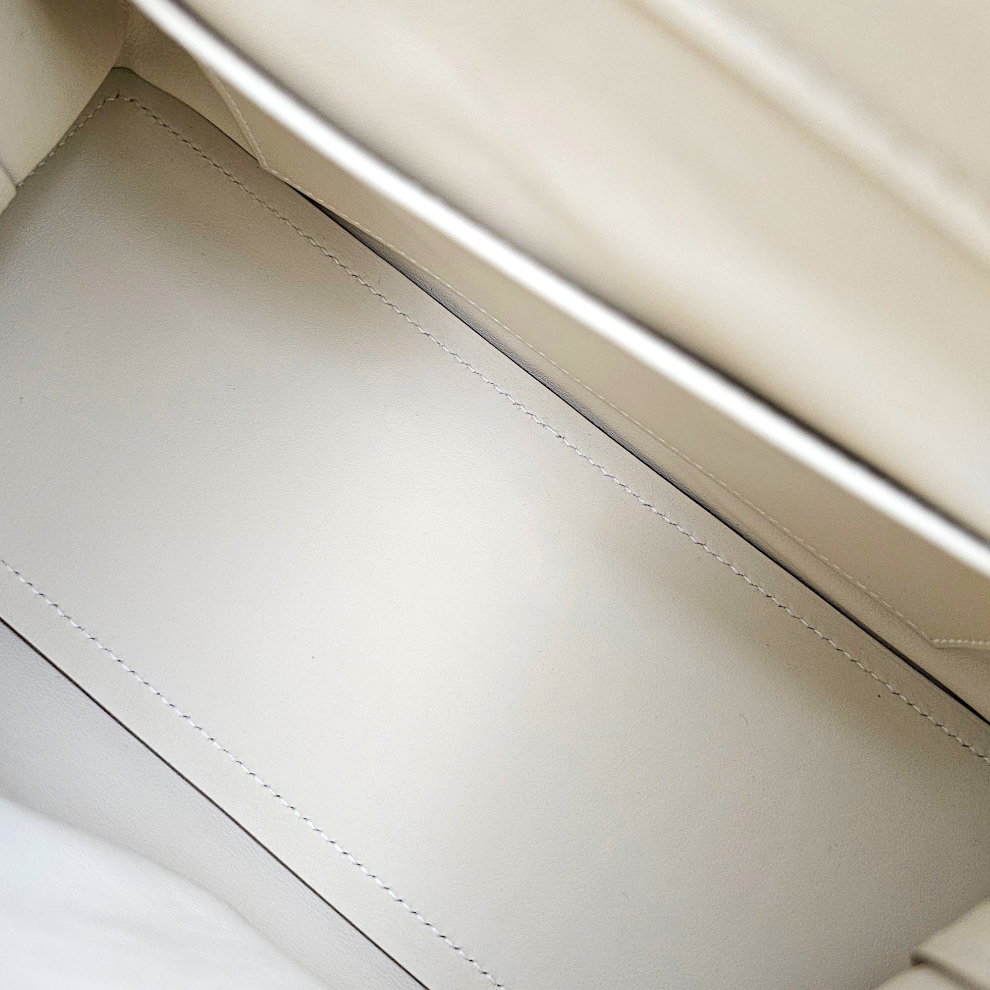 Medor Bag Craie in Togo Palladium hardware CL2607-22501 6