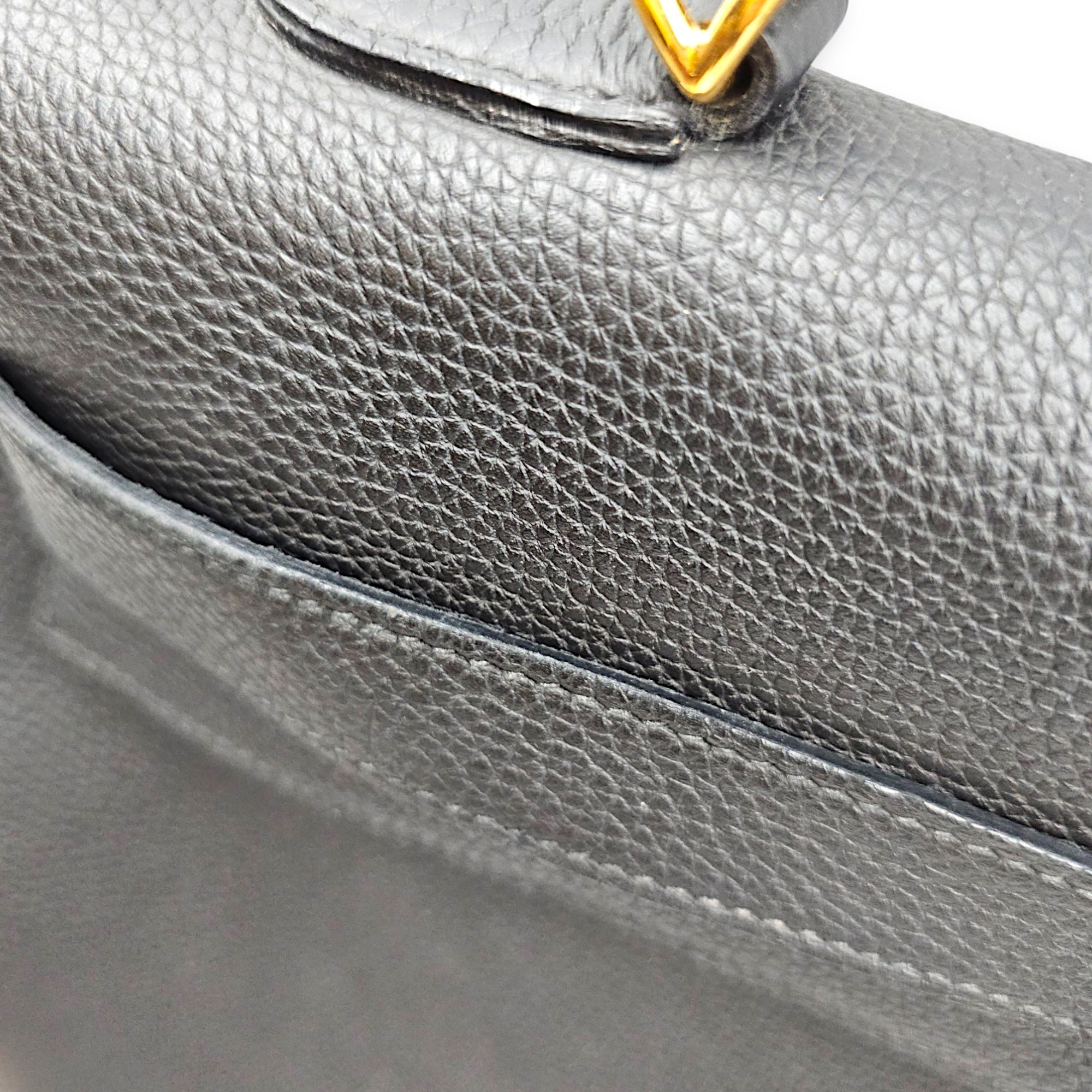 Kelly 40 Noir in Togo Gold hardware CL2607-22615 15