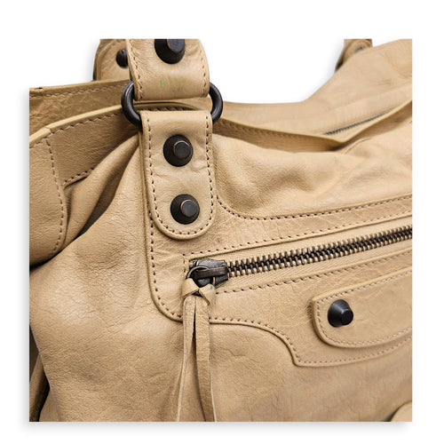 City Beige Shoulder Bag in Distressed Leather Ruthenium hardware CL2607-22644 14