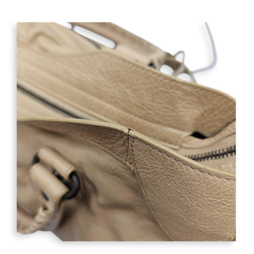 City Beige Shoulder Bag in Distressed Leather Ruthenium hardware CL2607-22644 15