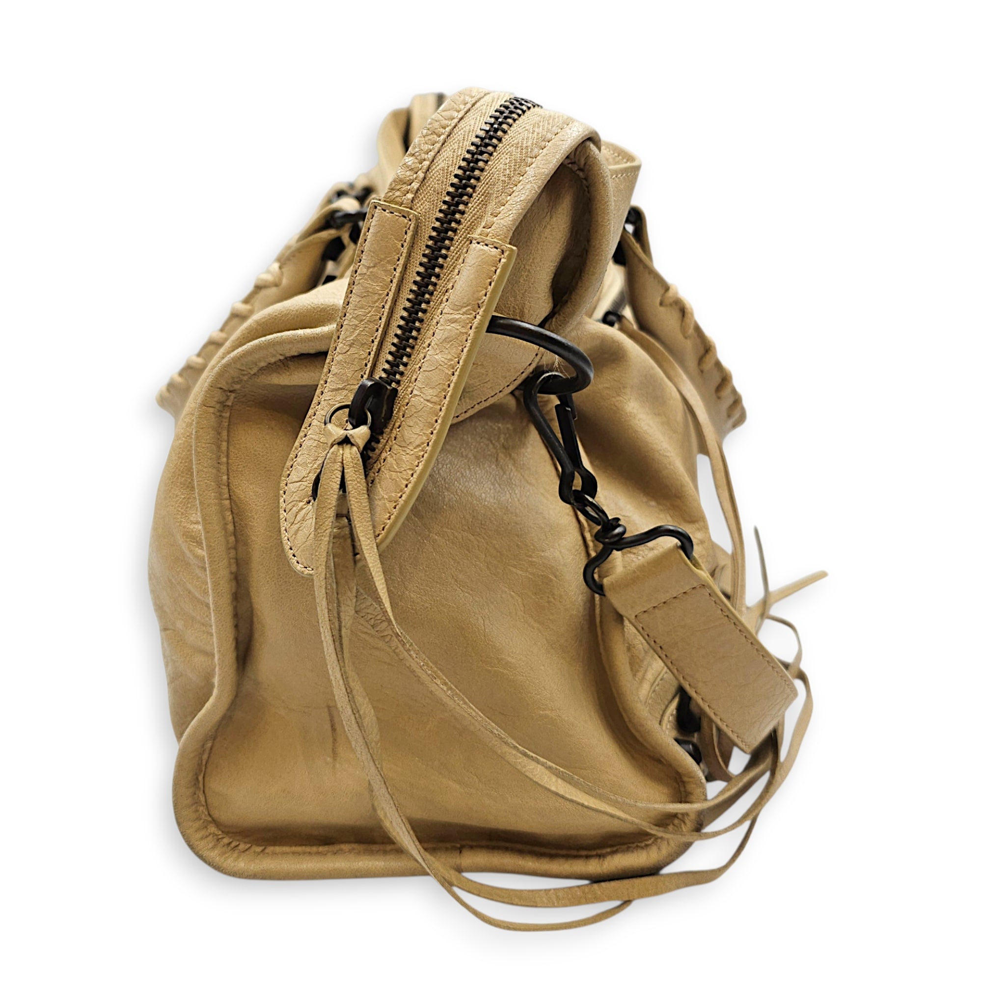 City Beige Shoulder Bag in Distressed Leather Ruthenium hardware CL2607-22644 3