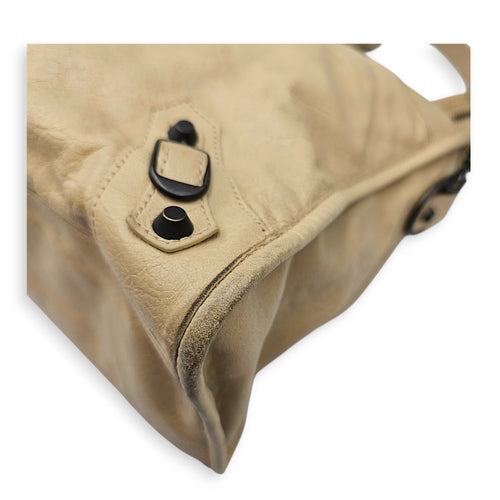 City Beige Shoulder Bag in Distressed Leather Ruthenium hardware