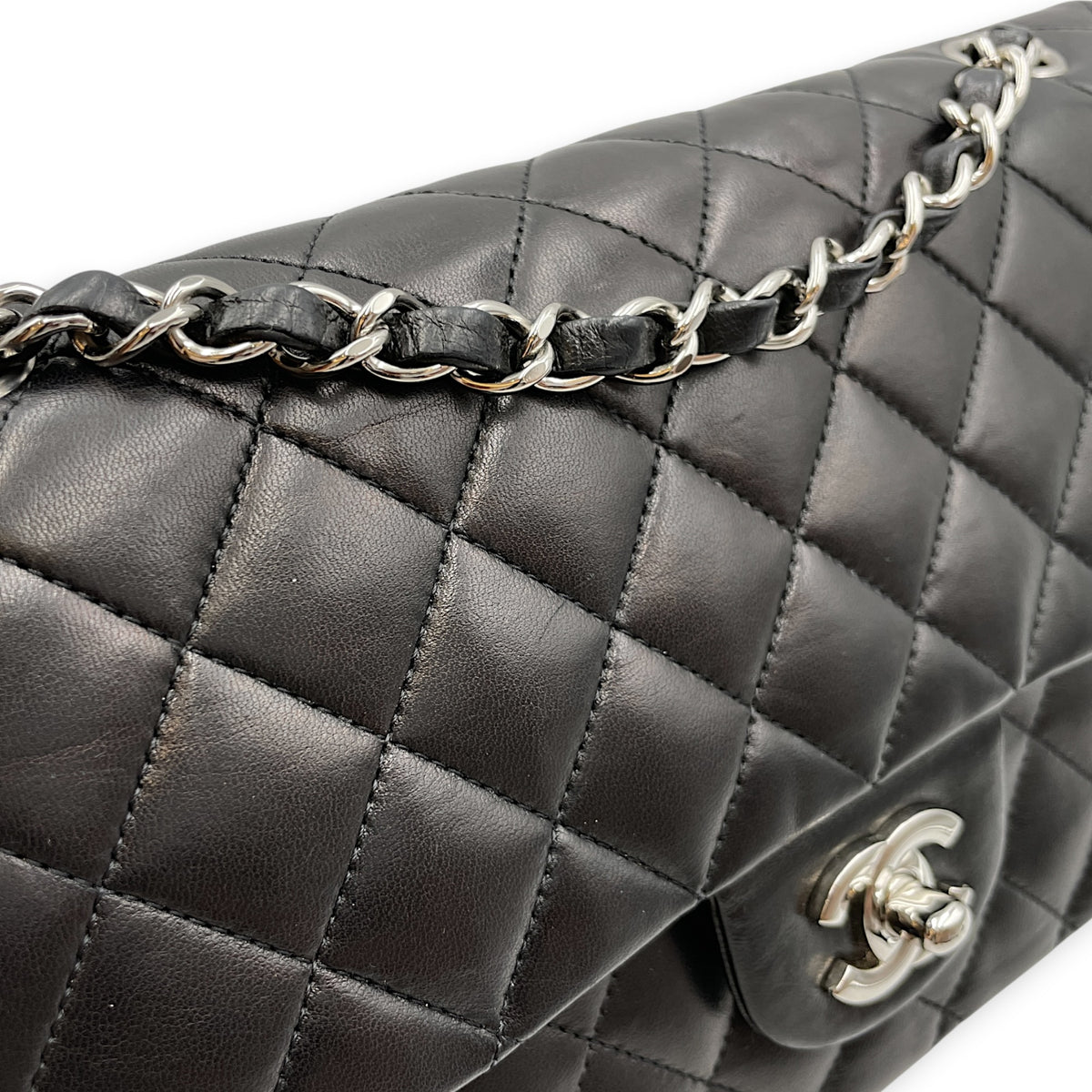 Classic Medium Black Shoulder Bag in Lambskin Silver hardware
