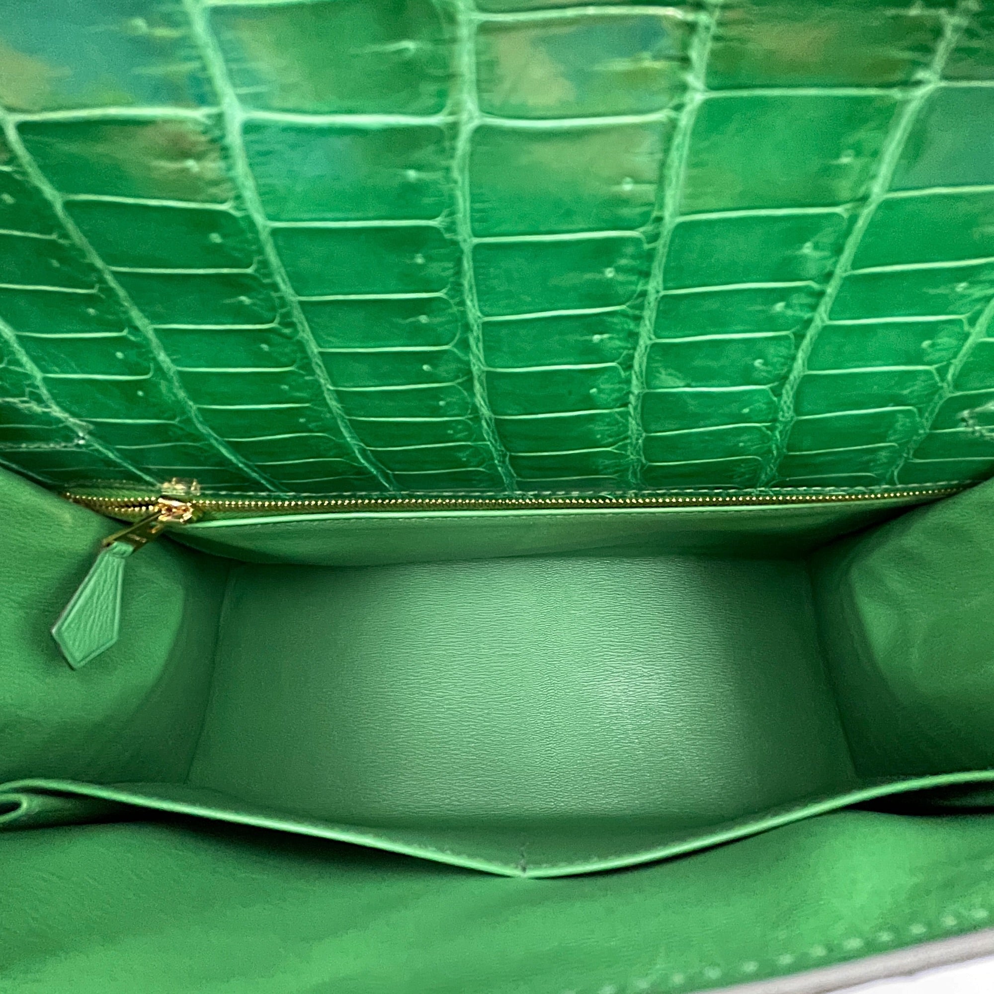 Sellier Kelly 28 Cactus in Shiny Porosus Gold hardware