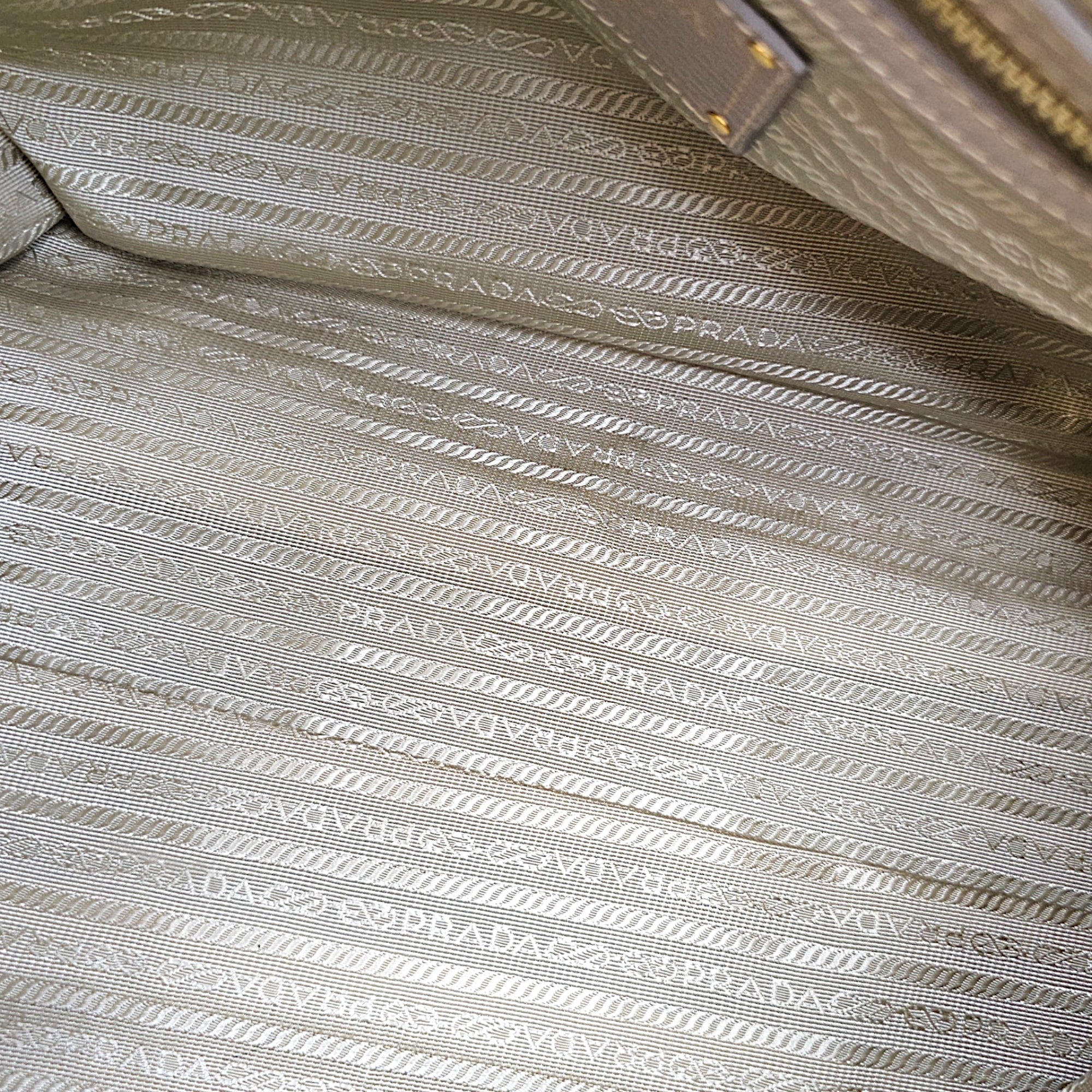 VItello Daino  38cm  Grey Shoulder Bag in Calfskin Gold hardware CL2608-023104 6