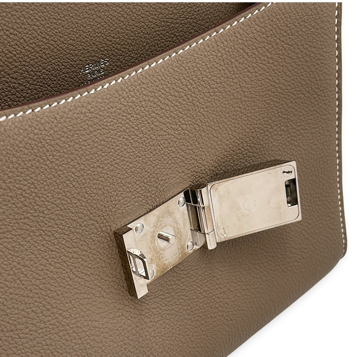 Sac a Depeches 21 Etoupe in Togo Gold hardware