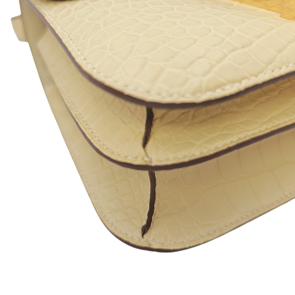 Constance 24 Vanille in Matte Alligator Gold hardware