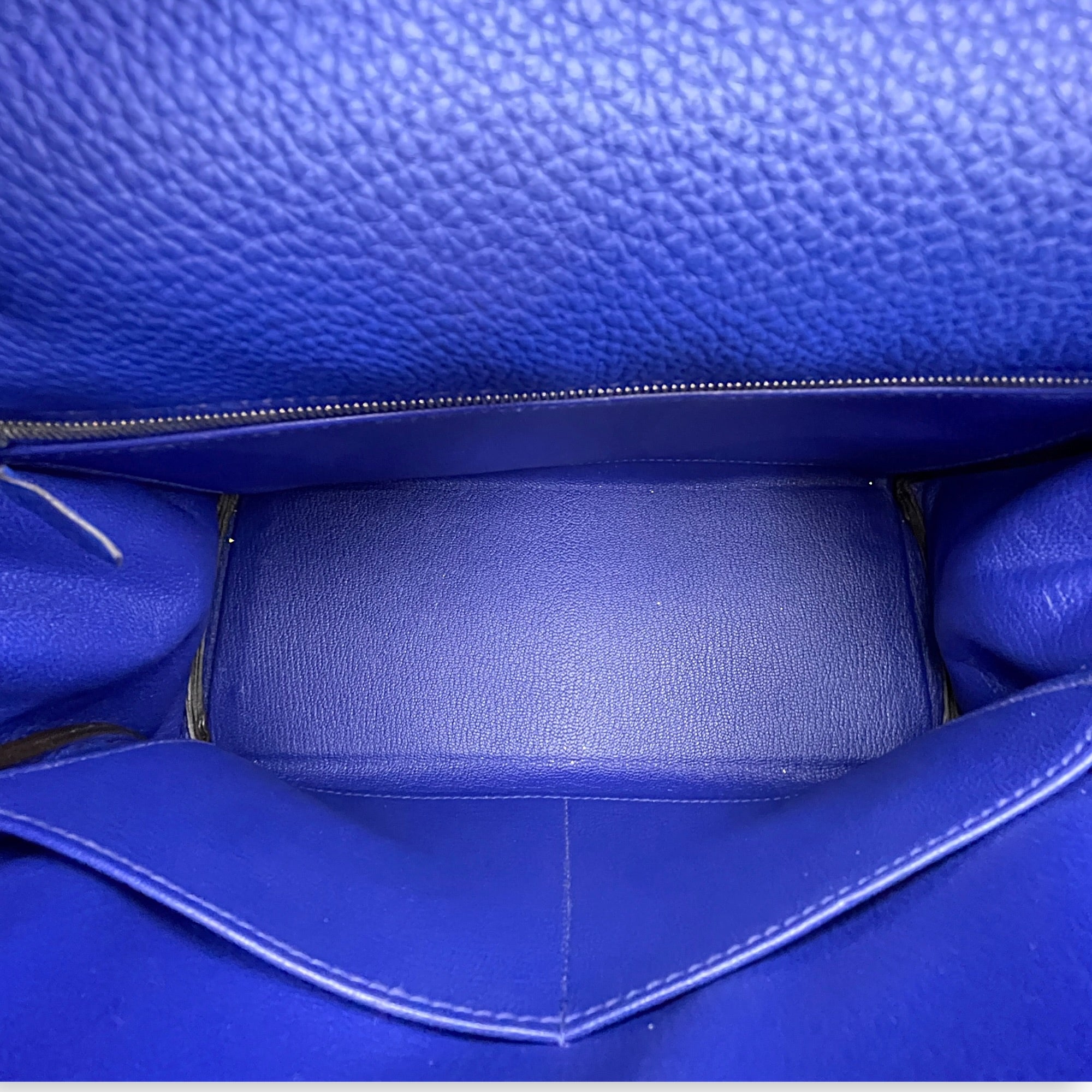 Kelly 28 Bleu Electric in Togo Palladium hardware