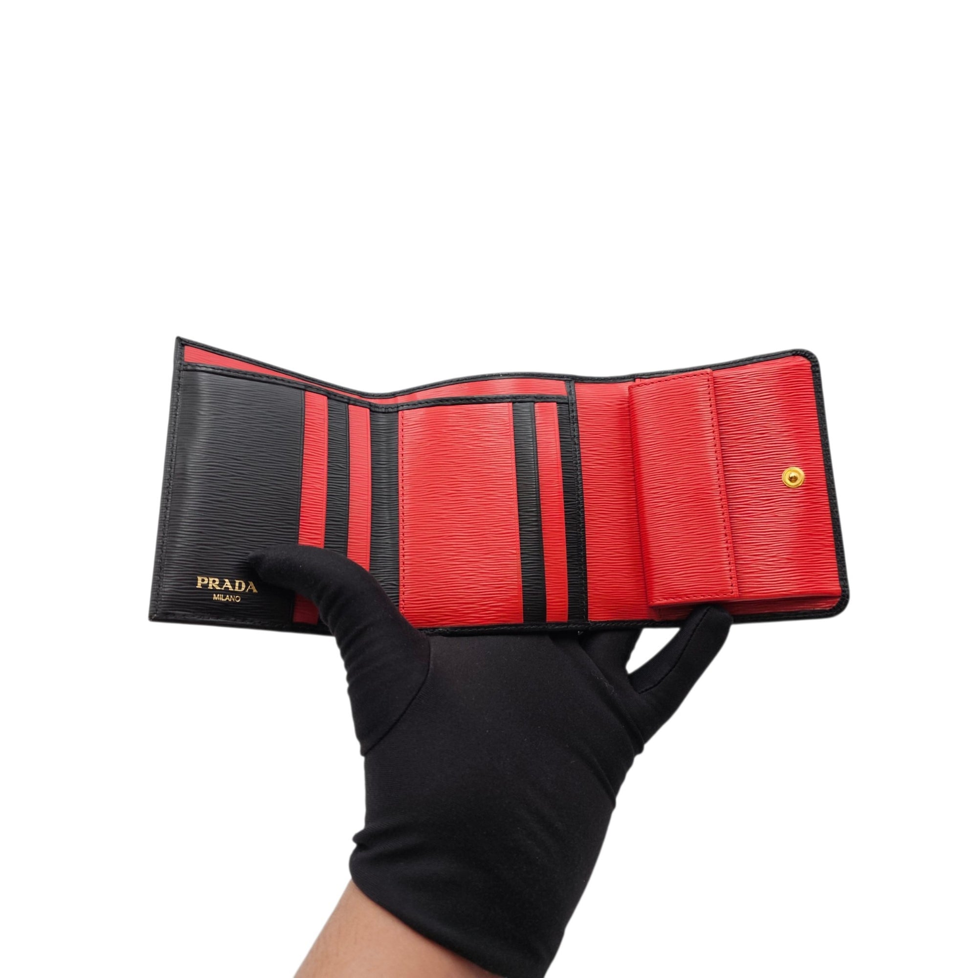 Vitello Move Bifold  Small Nero Wallet in Saffiano Leather Gold hardware