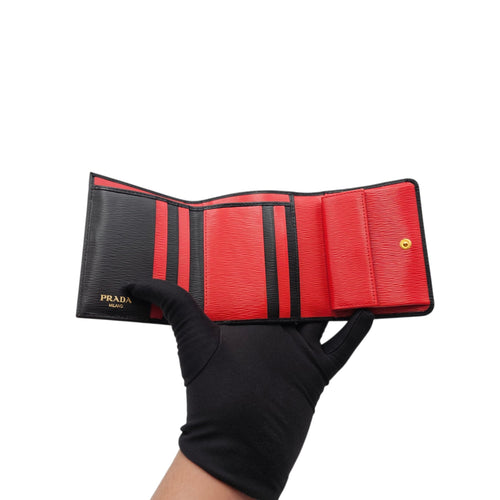 Vitello Move Bifold  Small Nero Wallet in Saffiano Leather Gold hardware