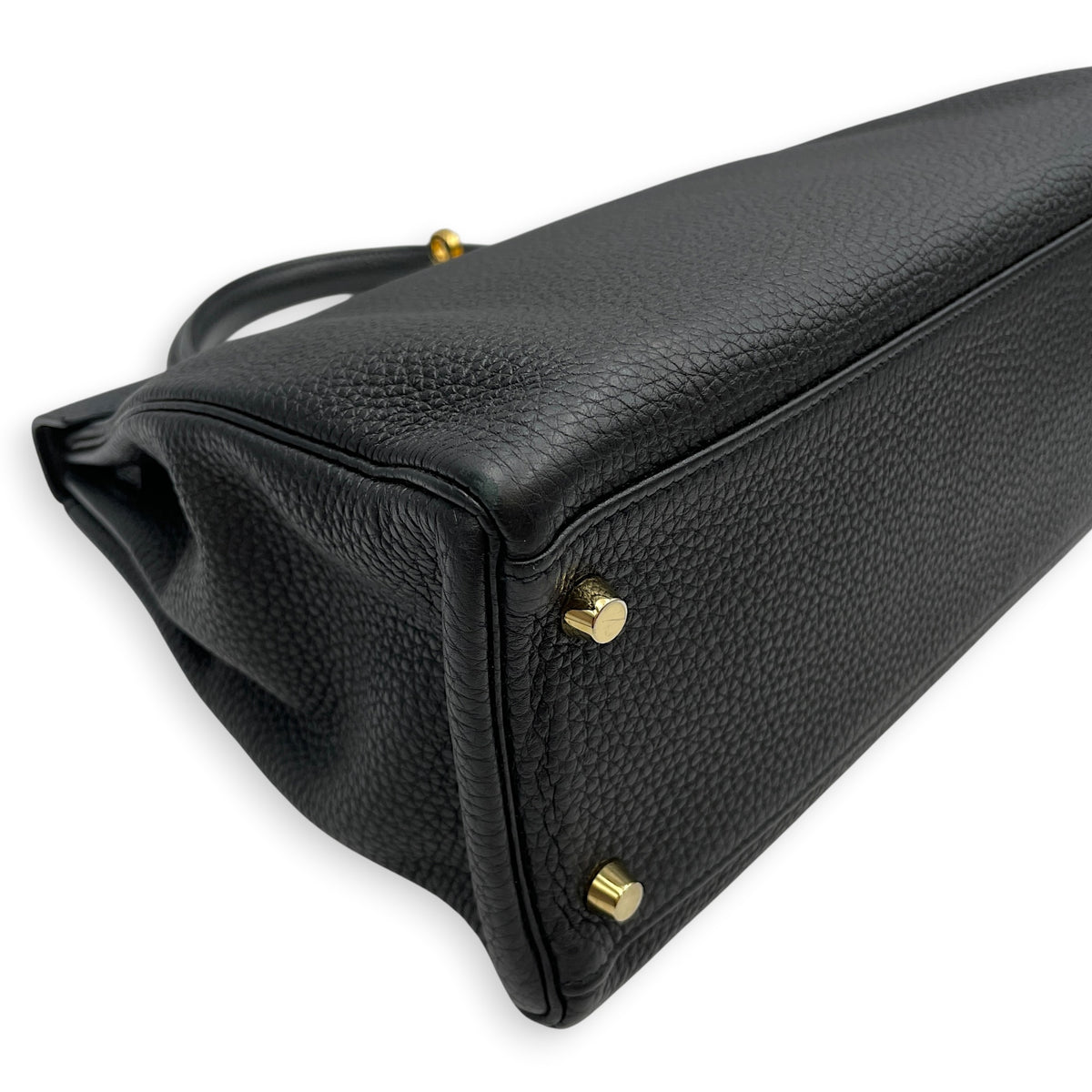 Kelly 32 Noir in Togo Gold hardware