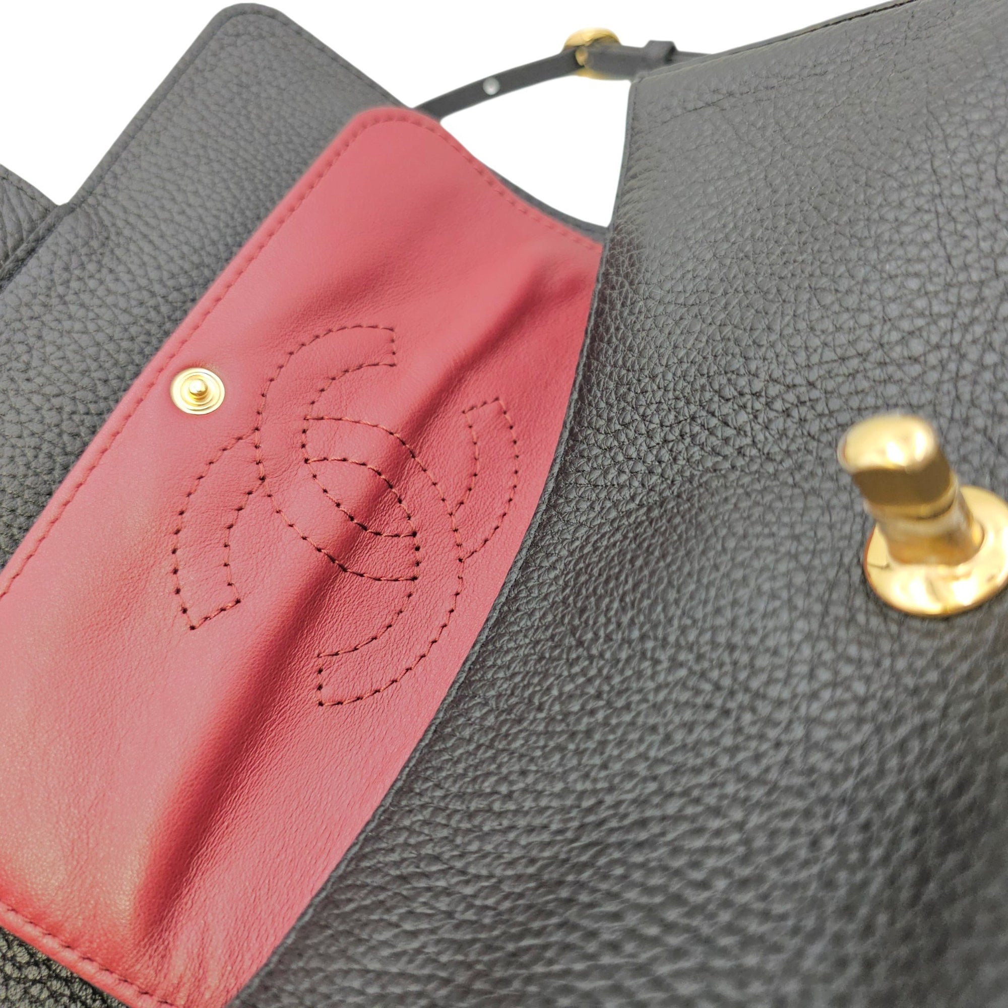 Mini Flap Bag Black Shoulder Bag in Grained calfskin Gold hardware