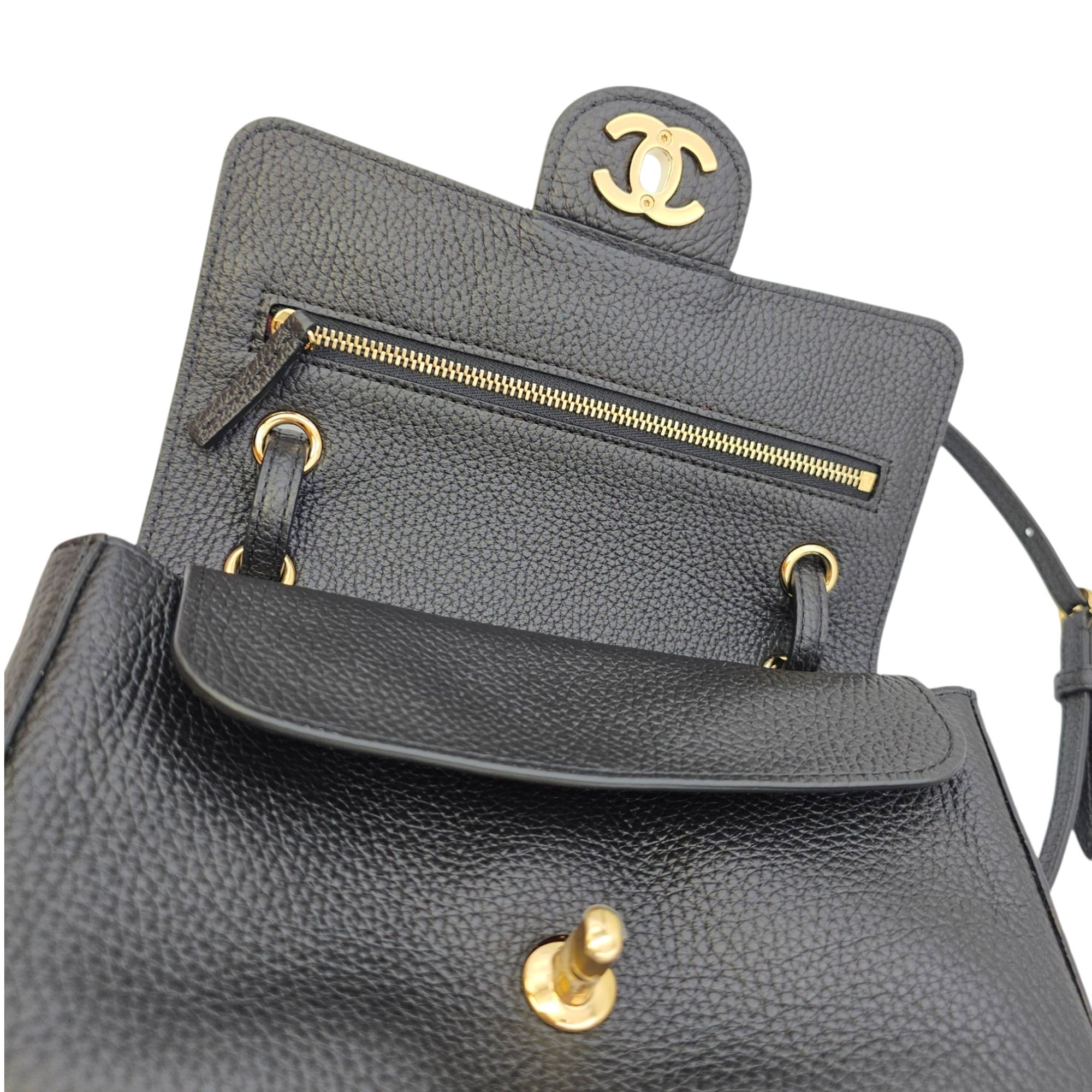 Mini Flap Bag Black Shoulder Bag in Grained calfskin Gold hardware