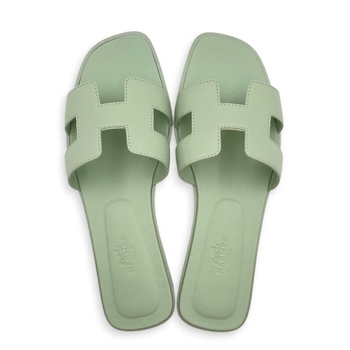 Oran 36.5 Vert d'Eau Sandals in Calfskin