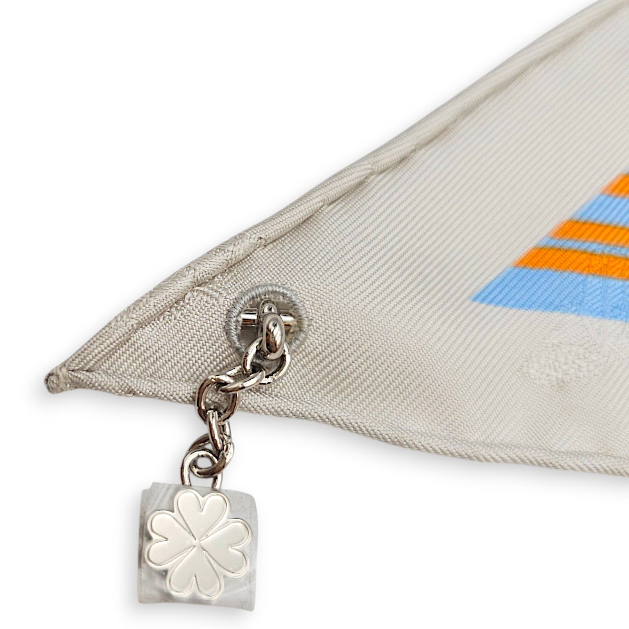 Garde-Robe Pop Charm Triangle 70 Multi-colour Scarf