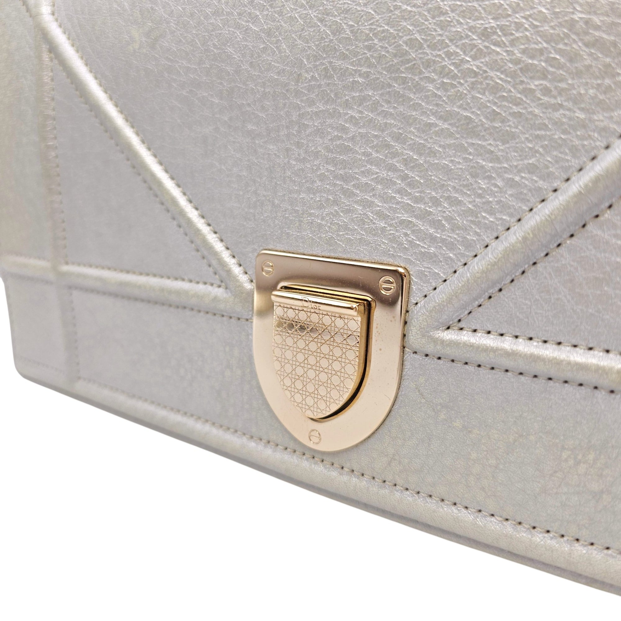 Diorama 24 Silver Shoulder Bag in Calfskin Light Gold hardware
