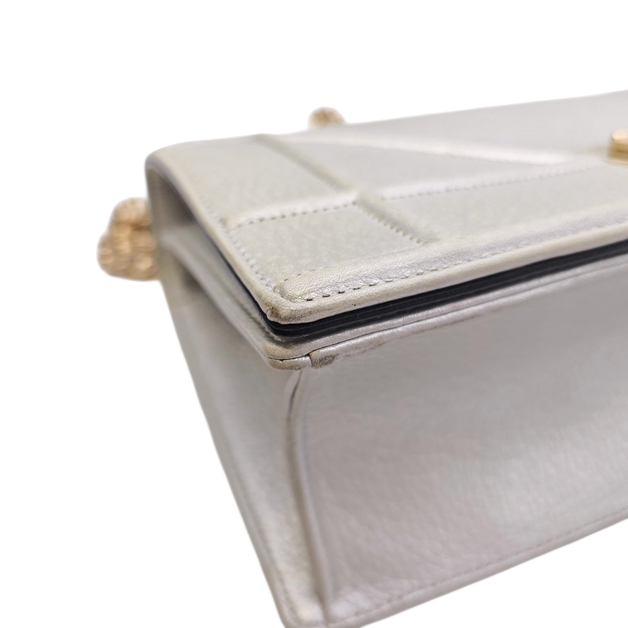Diorama 24 Silver Shoulder Bag in Calfskin Light Gold hardware