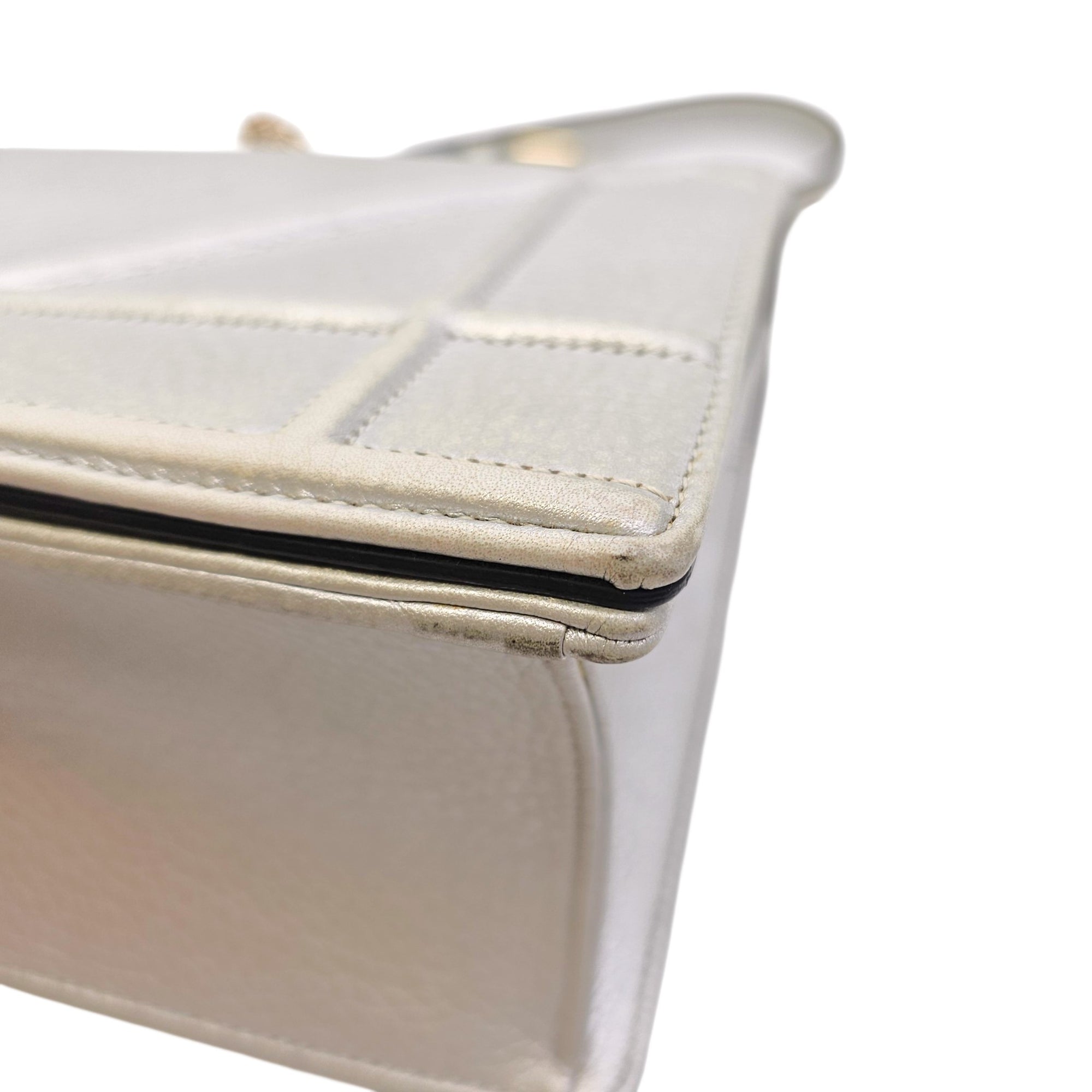 Diorama 24 Silver Shoulder Bag in Calfskin Light Gold hardware
