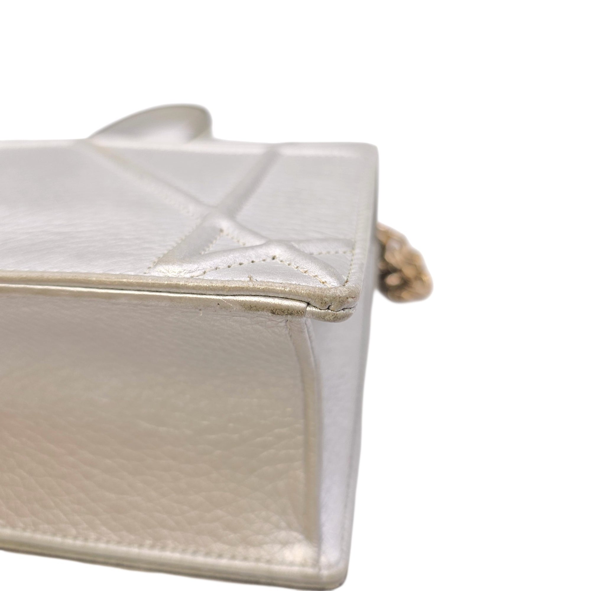 Diorama 24 Silver Shoulder Bag in Calfskin Light Gold hardware