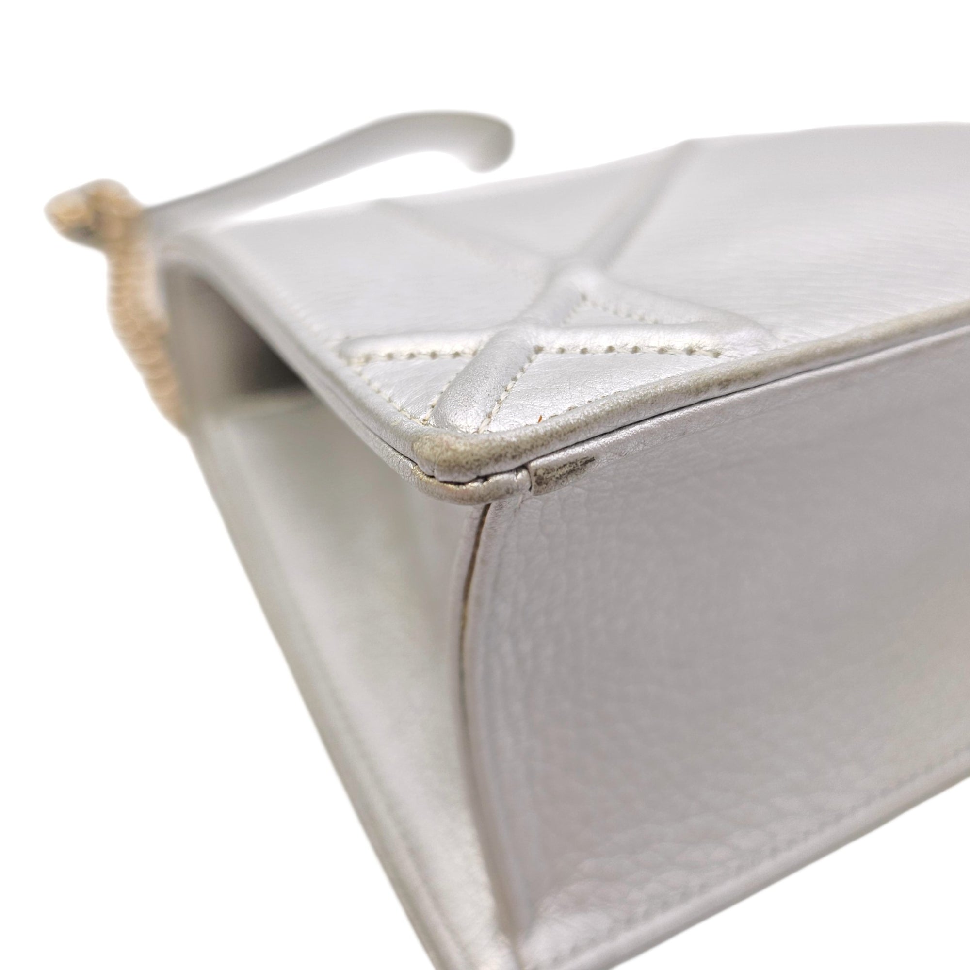 Diorama 24 Silver Shoulder Bag in Calfskin Light Gold hardware