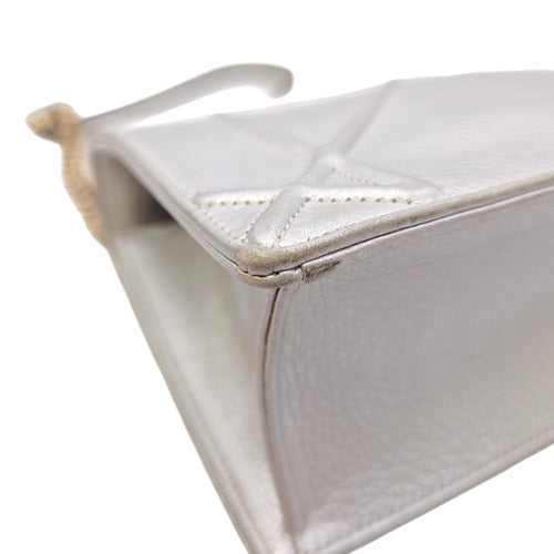 Diorama 24 Silver Shoulder Bag in Calfskin Light Gold hardware
