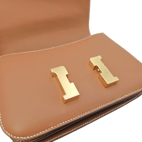 Constance 18 Gold in Swift Gold hardware