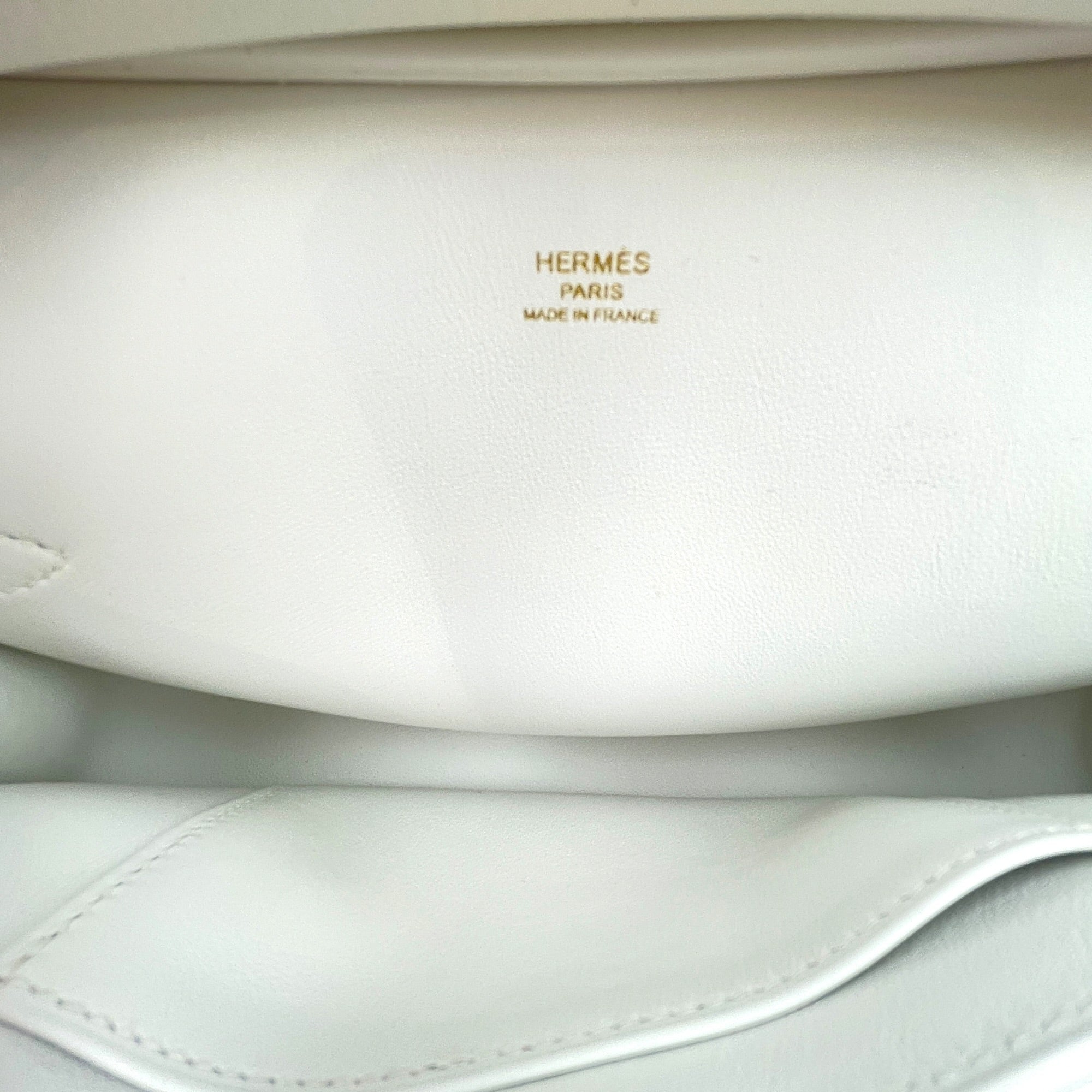 Jypsiere Mini New White in Evercolor Gold hardware