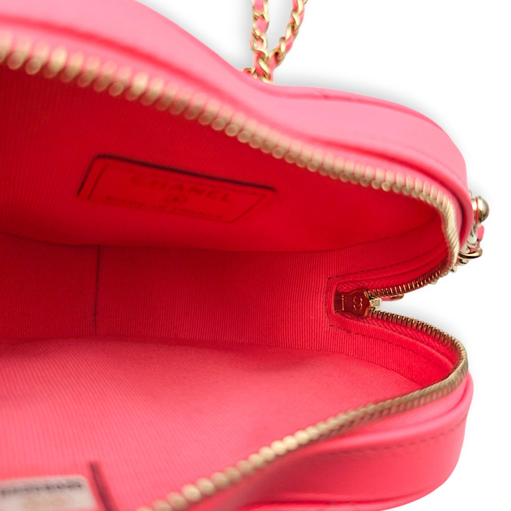CC In Love Heart  Mini Pink Crossbody Bag in Lambskin Light Gold hardware