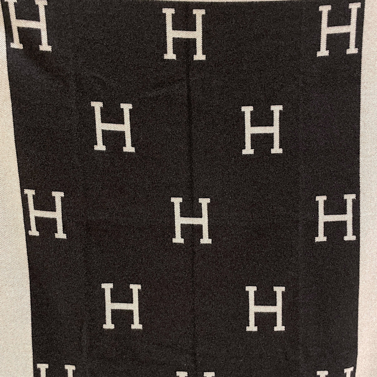 Avalon Noir/Ecru Throw Blanket