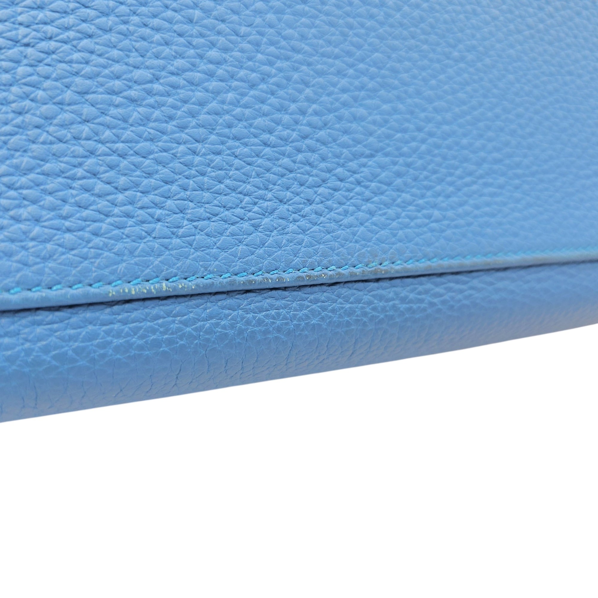 Kelly 32 Bleu Zanzibar in Togo Gold hardware