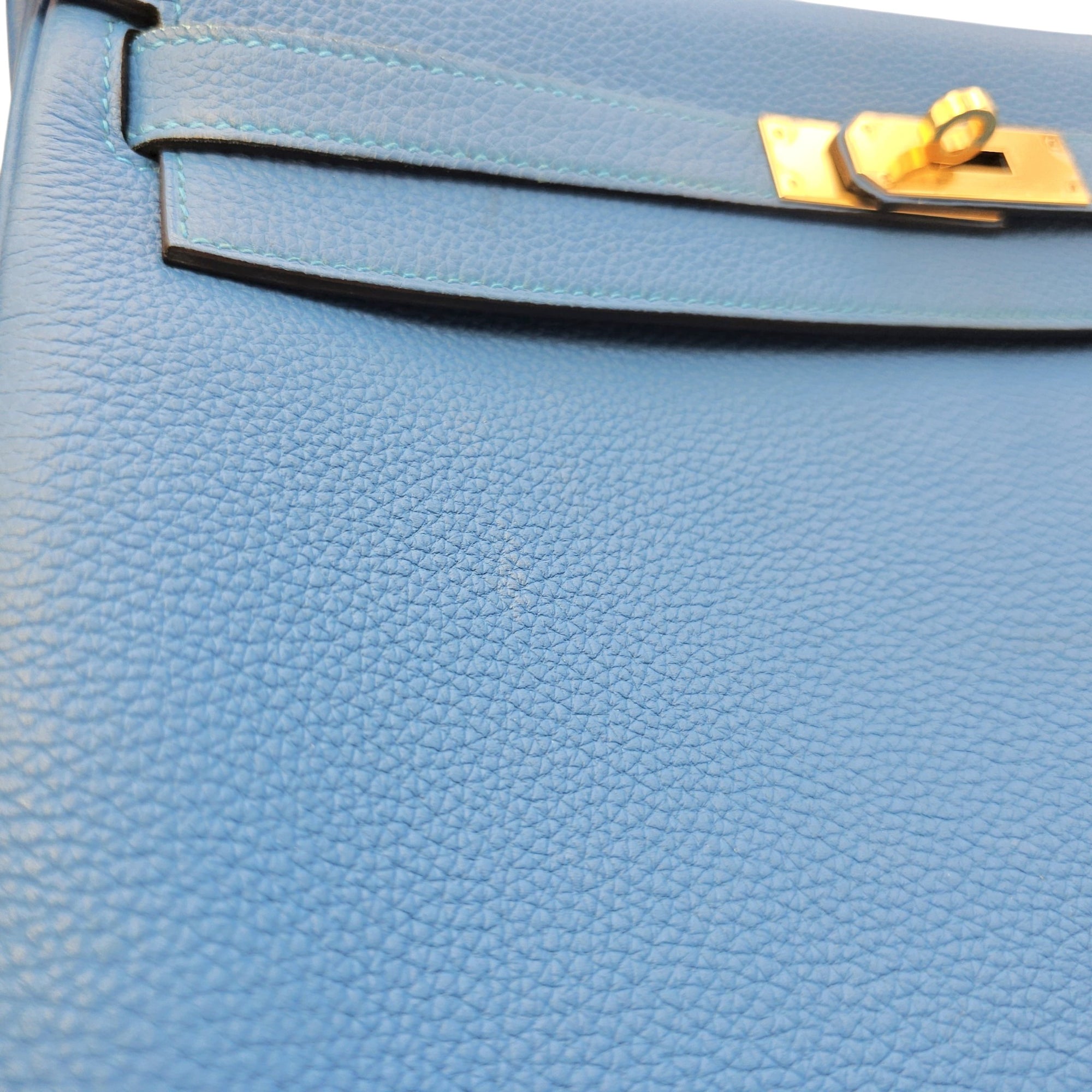 Kelly 32 Bleu Zanzibar in Togo Gold hardware