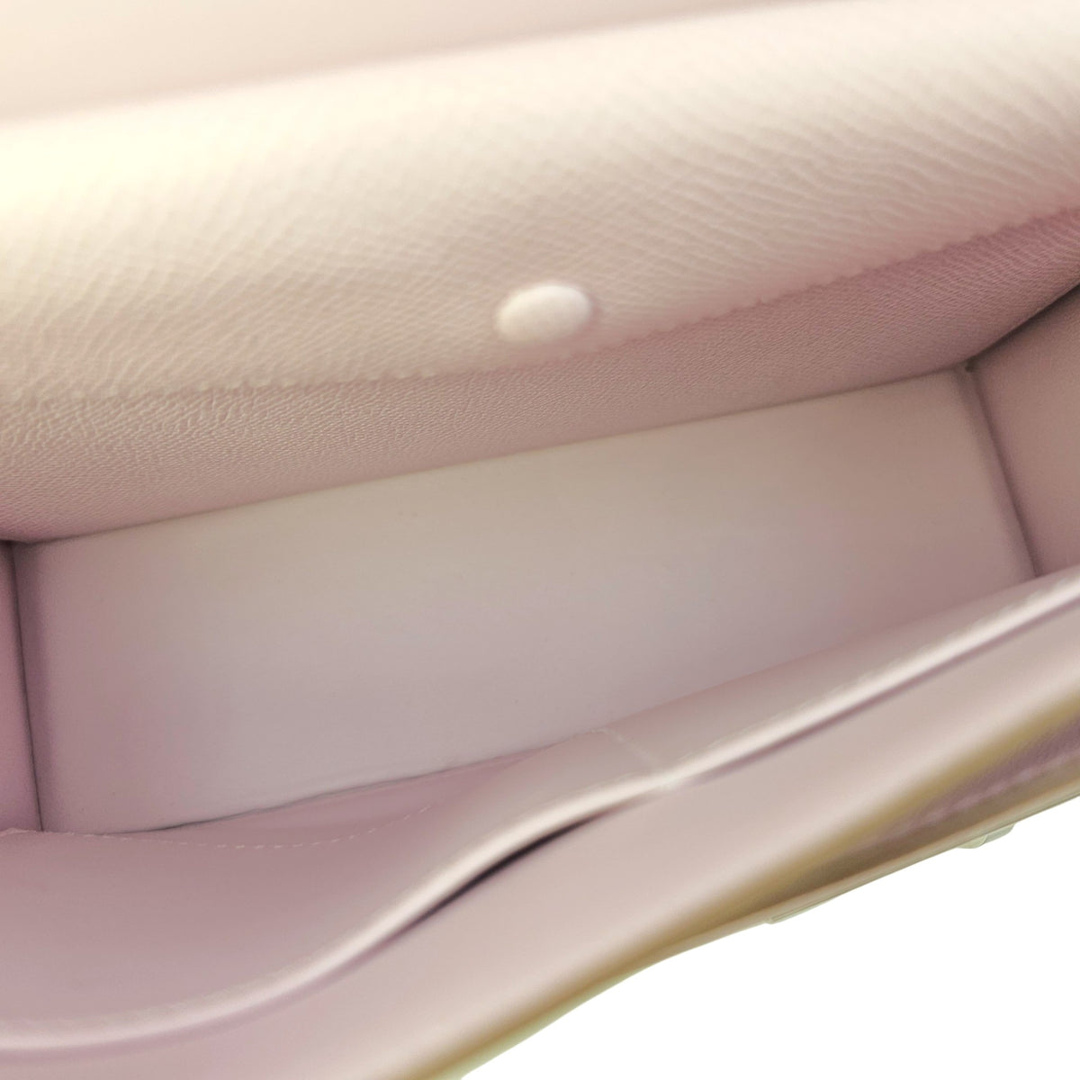Verrou 21 Mauve Pale in Epsom Palladium hardware