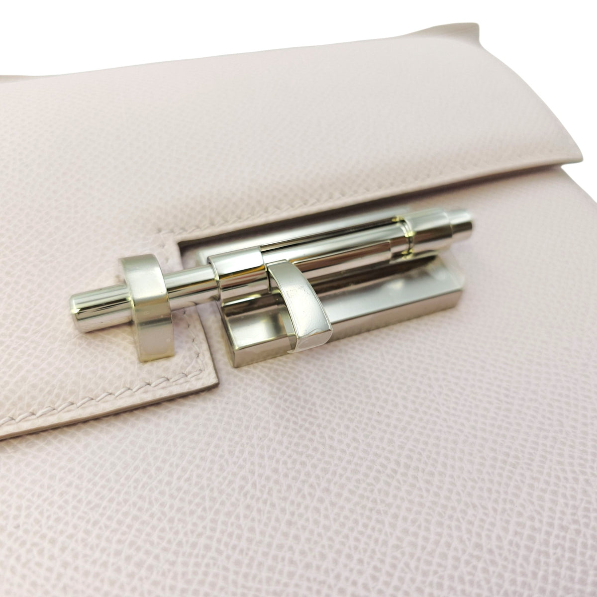 Verrou 21 Mauve Pale in Epsom Palladium hardware